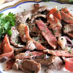 Straccetti di manzo e speck alla malvasia