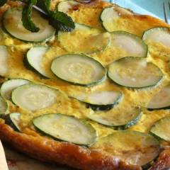 Frittata con cipollotti e zucchine