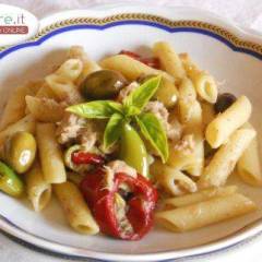 Penne al Tonno con Peperoncini dolci, Acciughe, Olive piccanti e Aneto