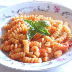 Fusilli alla crema di Peperoni, Pomodorini e Basilico