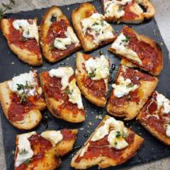 BRUSCHETTE CON STRACCIATELLA E NDUJA