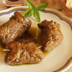 Involtini di manzo al pesto e pecorino