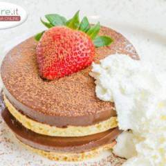 Budino al cioccolato con Pancake, Panna e Fragole