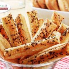 Bastoncini di pasta sfoglia al Formaggio