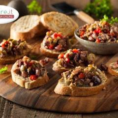 Crostini con Capperi e Pinoli