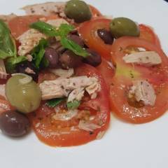 INSALATA DI POMODORI E TONNO