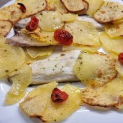 FILETTI DI BRANZINO AL FORNO CON PATATE