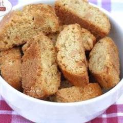 Cantucci al Gorgonzola con Noci e Pinoli