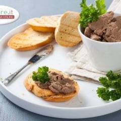 Crostini con mousse di fegatini di coniglio