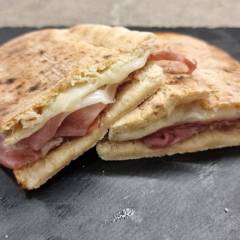 PANUOZZO CON PROSCIUTTO CRUDO IN FRIGGITRICE AD ARIA
