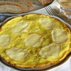 Frittata di Porri, Olive e Scamorza affumicata