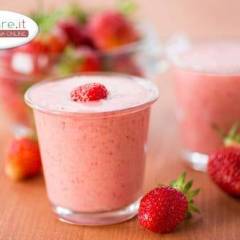 Smoothie alla Rosa con Fragole e Banana