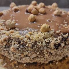 TORTA ALLA NOCCIOLA CON CREMA DIPLOMATICA
