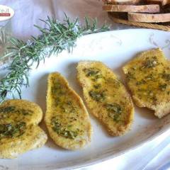 Fettine di pollo al forno con salsa aromatica