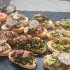 FANTASIA DI CROSTINI AL TARTUFO