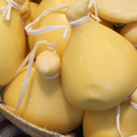 300 gr. di Caciocavallo