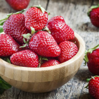 Fragole grandi e panciute (1 Fragola per 1 babbo Natale)