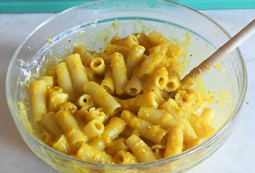 Pasta con crema di zucca, pecorino e basilico   preparazione 7