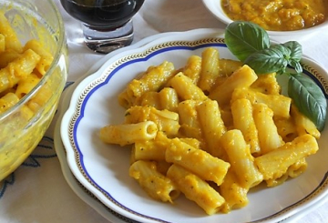 Pasta con crema di zucca, pecorino e basilico   preparazione 8