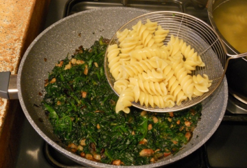 Fusilloni agli spinaci e bacon    preparazione 5