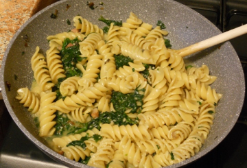 Fusilloni agli spinaci e bacon    preparazione 7