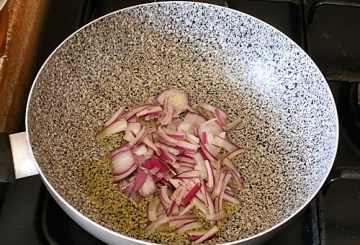 Garganelli alla salsa di acciughe, olive e capperi       preparazione 3