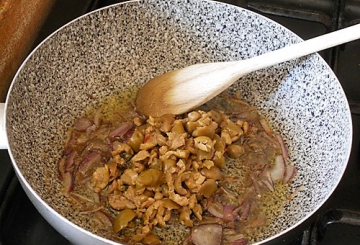 Garganelli alla salsa di acciughe, olive e capperi       preparazione 6