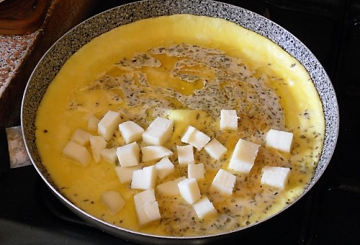 Omelette con peperoni e scamorza preparazione 6