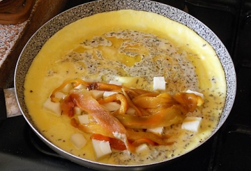 Omelette con peperoni e scamorza preparazione 7