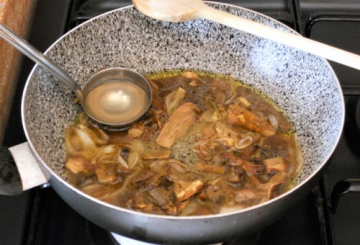 Pasta con carciofi e funghi   preparazione 2