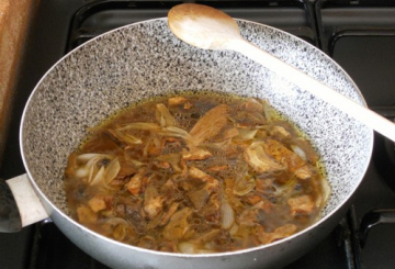 Pasta con carciofi e funghi   preparazione 3