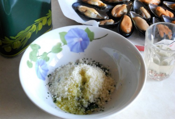 Cozze gratinate al pecorino preparazione 2