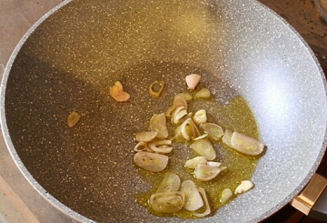 Pasta salmone e carciofi con sesamo  preparazione 1