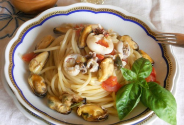 Spaghetti alla chitarra al saute di cozze e seppioline preparazione 8