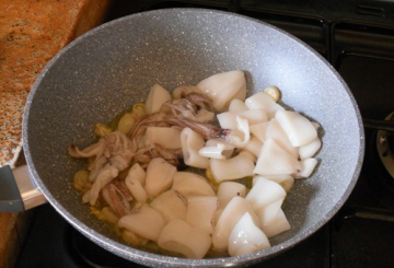 Calamari con carciofi al limone   preparazione 1