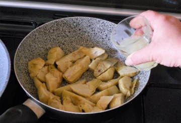 Calamari con carciofi al limone   preparazione 5