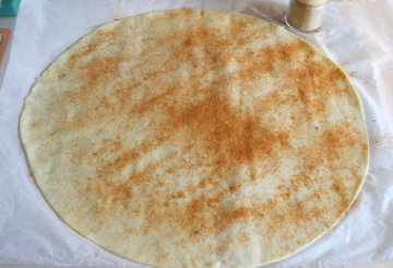 Crepe salata di sfoglia farcita con paprika preparazione 0