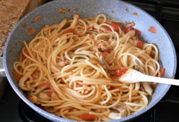 Bucatini al sugo di cannolicchi preparazione 4