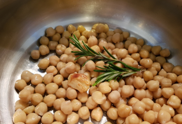 Pasta E Ceci In Scatola preparazione 1