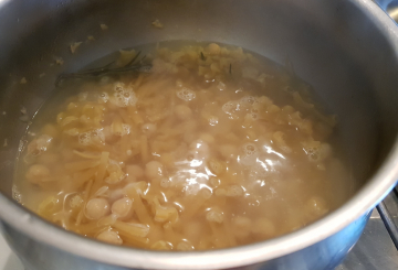 Pasta E Ceci In Scatola preparazione 5