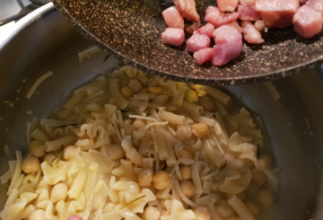 Pasta E Ceci In Scatola preparazione 6