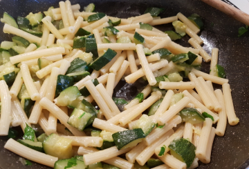 Pasta e zucchine preparazione 4