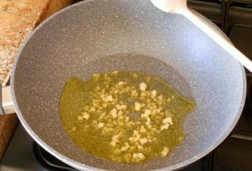 Baccalà in salsa con basilico e aglio   preparazione 0