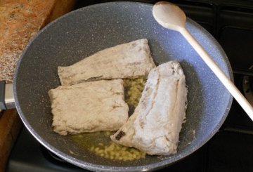 Baccalà in salsa con basilico e aglio   preparazione 1