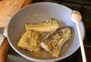 Baccalà in salsa con basilico e aglio   preparazione 2