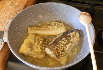 Baccalà in salsa con basilico e aglio   preparazione 3