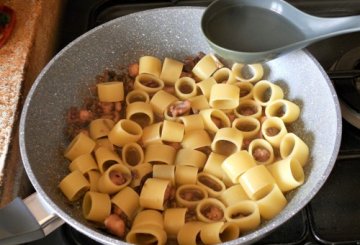 Calamarata risottata con polpo e semi di senape preparazione 5