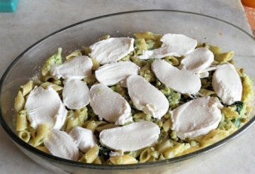 Pasticcio di pasta con broccoli e piselli    preparazione 4