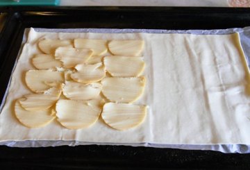 Sfogliata di wurstel preparazione 1