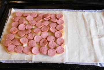 Sfogliata di wurstel preparazione 2